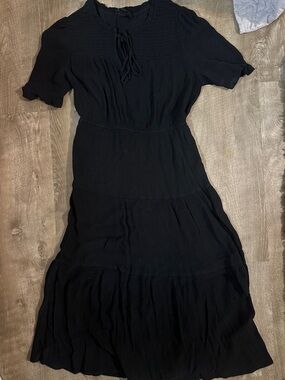 Sweet wanderer Black Short-Sleeve Dress with Tie Neck
